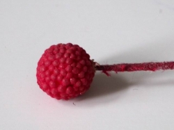 Umělá květina, Větvička červená bobule 68 cm